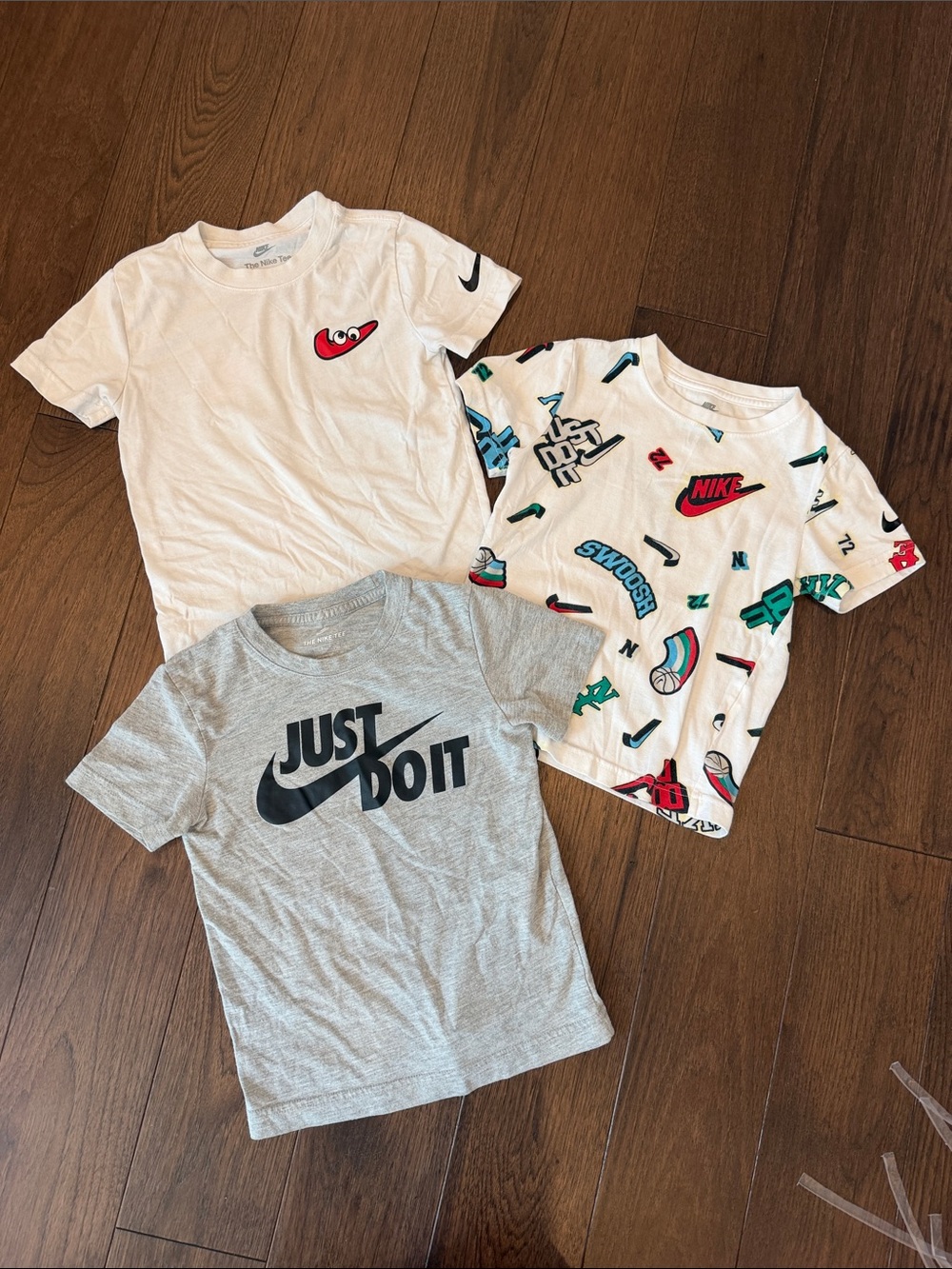 Nike Kids White, Gray & Multicolor Graphic Tees - 3-Pack Size 4/5 - C39-204